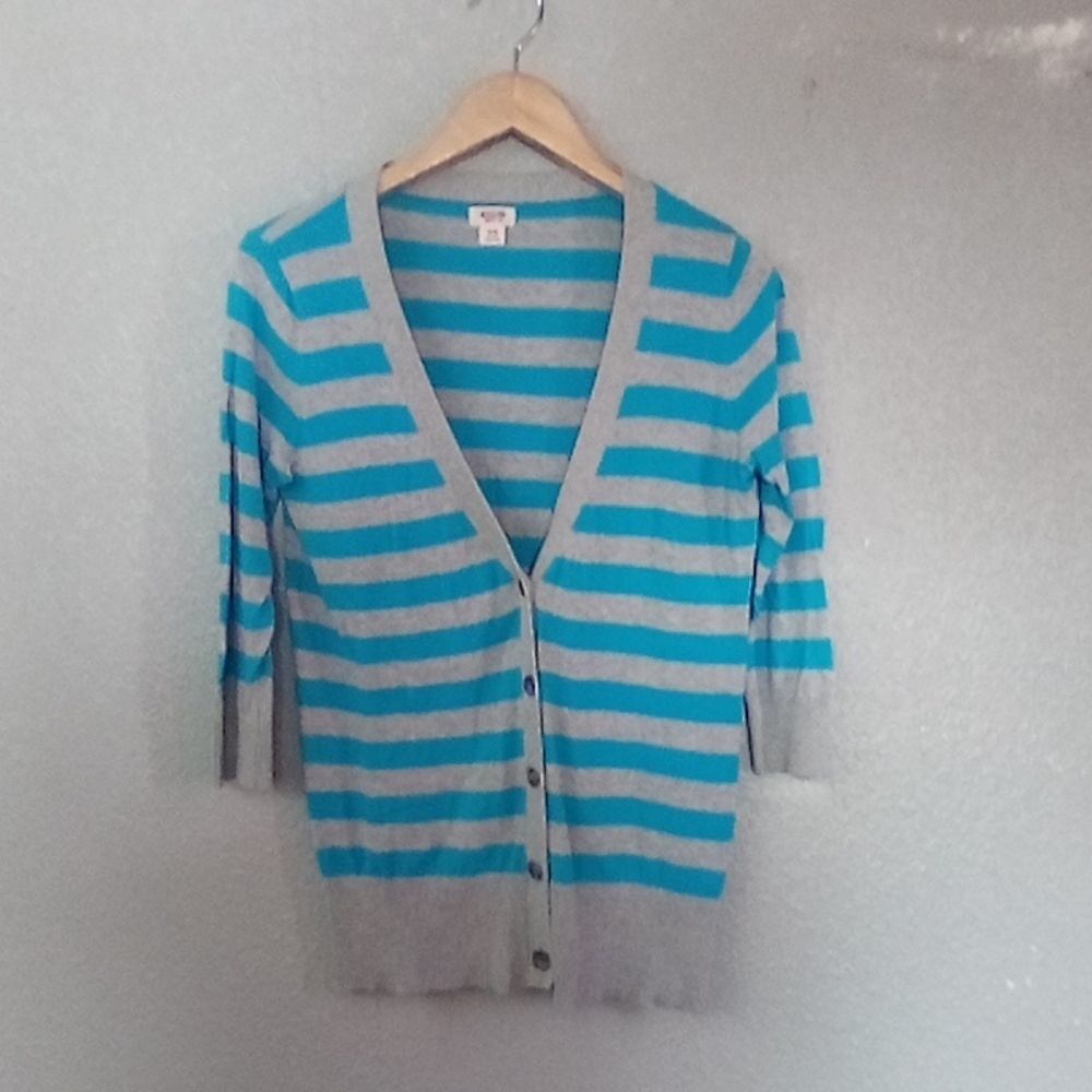 Mossimo sweater size medium. ( Bag W )